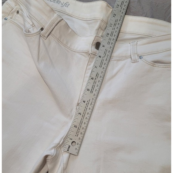 ANN Taylor Women SZ 14 Modern Fit White Classic Jean White Denim, five pocket - Picture 10 of 10